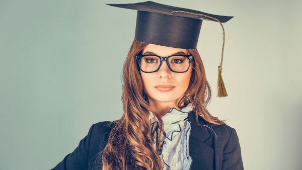 5 نصائح هامة قبل شراء فستان حفل التخرج