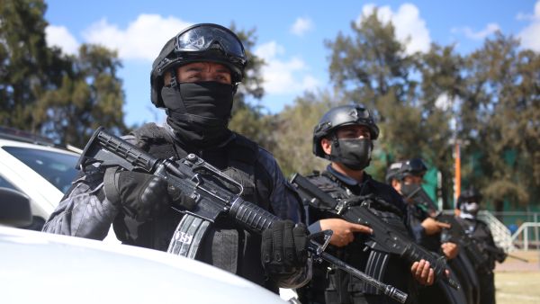 10 killed, 9 wounded in Mexico car race shooting
