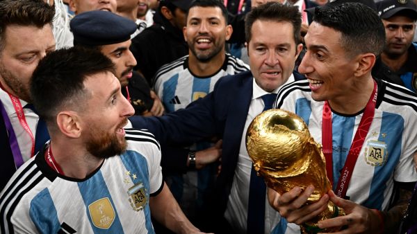 دي ماريا وميسي قد يصبحا زميلين في إنتر ميامي (Photo by Anne-Christine POUJOULAT / AFP)