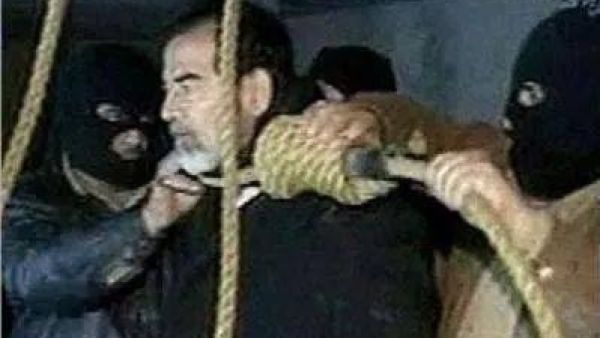 رفض الراحل صدام حسين وضع كيس على رأسه لحظة تنفيذ حكم الإعدام بحقه