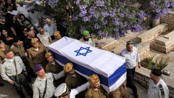 Egyptian border guard, Israeli soldiers