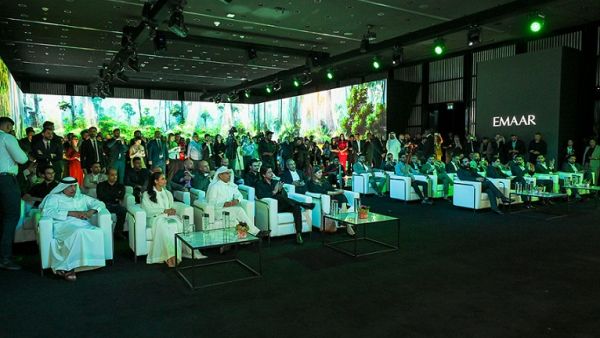 Emaar Unveils The Oasis by Emaar Emaar Unveils The Oasis by Emaar, a USD20 Billion Luxurious Lifestyle Destination, at Burj Khalifa Gala with Guest of Honour Shahrukh Khan