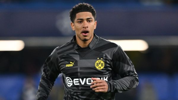 Dortmund's English midfielder Jude Bellingham warms up ahead of the UEFA Champions League round of 16 second-leg football match between Chelsea and Borrusia Dortmund at Stamford Bridge in London on March , 2023. (Photo by Glyn KIRK / IKIMAGES / AFP)