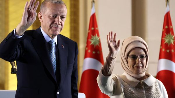الرئيس التركي رجب طيب اردوغان وعقيلته (أ ف ب)
