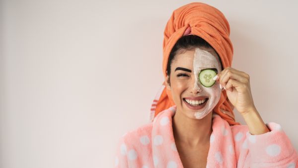 5 علاجات مجربة لحل مشكلة البقع الداكنة على الوجه