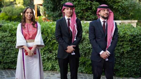 ماذا نعرف عن الأمير هاشم الذي رافق الآنسة رجوة لحفل الزفاف؟