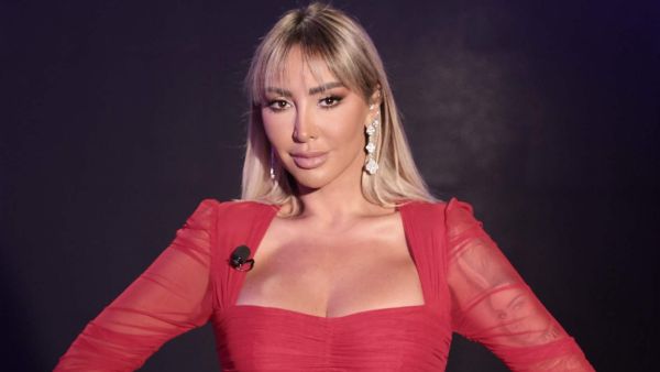 المذيعة اللبنانية المشهورة جويل مردينيان 