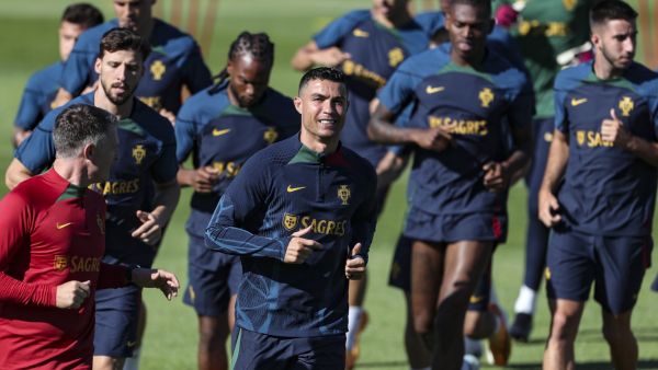 Portugal's forward Cristiano Ronaldo (C) and teammates attend a training session at Cidade do Futebol in Oeiras, outskirts of Lisbon on June 16, 2023 ahead of of their UEFA Euro 2024 Group J qualifiers match against Bosnia and Herzegovina (Photo by CARLOS COSTA / AFP)