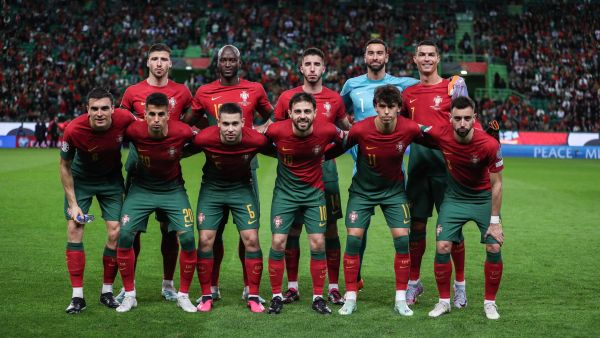 Portugal team pose prior to the UEFA Euro 2024 qualification match between Portugal and Liechtenstein at the Jose Alvalade stadium in Lisbon on March 23, 2023. (Photo by CARLOS COSTA / AFP)
