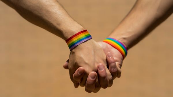 منظم الفعالية يحمل الجنسية العربية وحاول إقامة الفعالية ذاتها في بلده