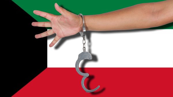 حاول الامام المصري الفرار من البلاد بعد انكشاف امرة الا ان الشرطة الكويتية باغتته وسارعت لمحاصرته 