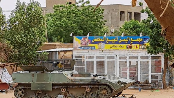اغتصاب فتاة وسط الشارع العام