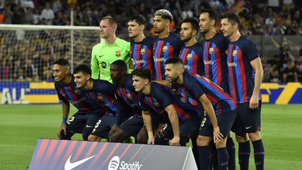 فريق برشلونة (Photo by Pau BARRENA / AFP)