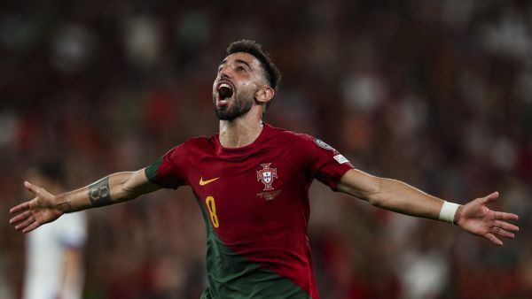 برونو فيرنانديش (Photo by CARLOS COSTA / AFP)