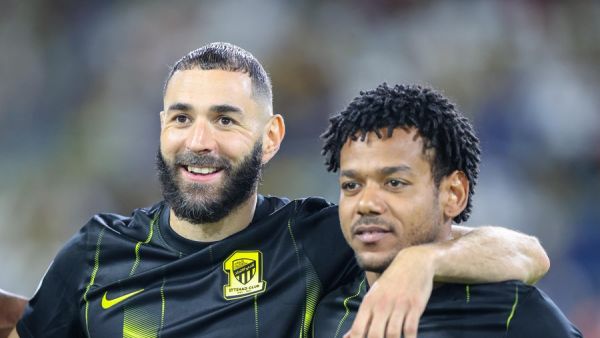 بنزيمة (يسار) يواصل التألق (المصدر: ittihad@)