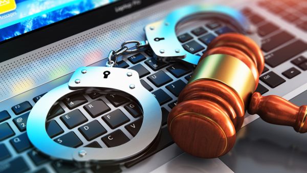 يحتاج مشروع القانون إلى إقراره من مجلس الأعيان ثم المصادقة عليه من الملك قبل نشره بالجريدة الرسمية فإنفاذه.