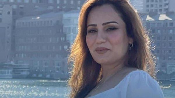  "قضية طلاق شايان من زوجها واستعادة طفلها ما تزال في المحكمة ولم يتم حلها بعد". 