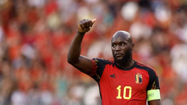 روميلو لوكاكو (Photo by KENZO TRIBOUILLARD / AFP)