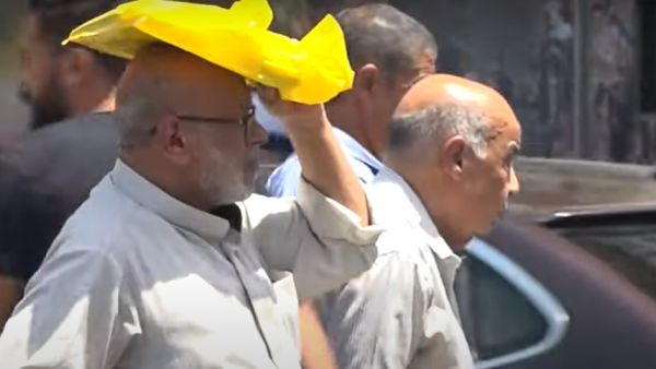 الانقطاعات الواسعة للكهرباء تحيل حياة المصريين إلى جحيم وسط موجة الحر