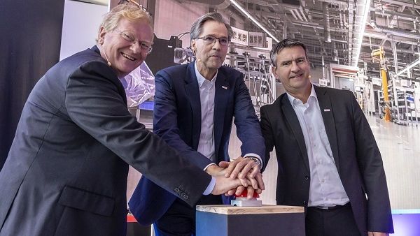 During the event Into the hydrogen age: Bosch starts volume production of its fuel-cell power module
