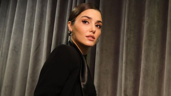 Hande Erçel shows sideboob in Greece (pictures)