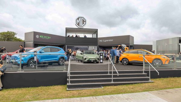 الكشف الدولي عن ثلاثة منتَجات جديدة من ’إم جي‘ في ’ جودوود‘: Cyberster، MG4 EV XPOWER وEX4 ’إم جي‘ تتألّق في ’ جودوود‘ عبر إزاحة الستار للمرّة الأولى دولياً عن ثلاثة منتَجات جديدة