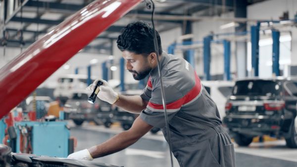 Nissan's Genuine Oils undergo rigorous testing to meet the highest standards of quality, safety, and performance Al Masaood Automobiles offers Nissan’s New Genuine Motor Oil for Enhanced Engine Performance and Protection