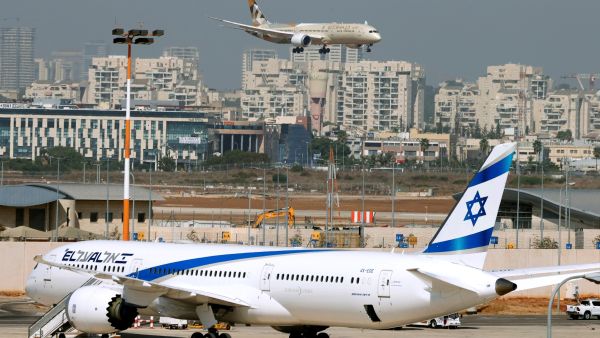 مطار بن غوريون قرب "تل أبيب"