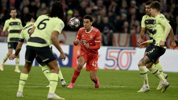 Bayern Munich's German midfielder Jamal Musiala (C) vies for the ball with Manchester City players during the UEFA Champions League quarter-final, second leg football match between Bayern Munich and Manchester City in Munich, southern Germany on April 19, 2023. (Photo by KERSTIN JOENSSON / AFP)