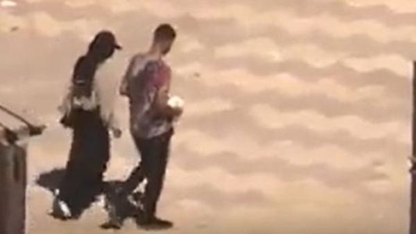 فعل فاضح بين شاب وفتاة في الشارع العام بمصر