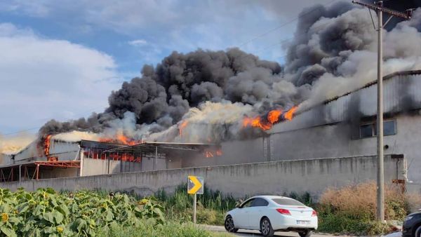 عددًا كبيرًا من فرق الاطفاء والانقاذ توجهت إلى بورصة