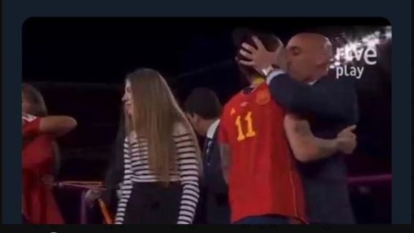 اصحاب القبلة العنيفة دافعا عن فعلتهما