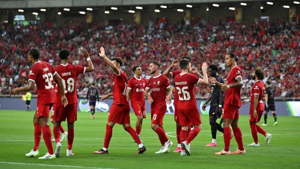 ليفربول يعاني في سوق الانتقالات وفقاً لكاراغر (Photo by MOHD RASFAN / AFP)