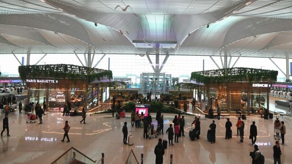 Top 10 Airports with the best food options worldwide