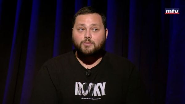 وكانت بعض الشخصيات هددت حجار بقطع لسانه بعد اتهامه بالاستهزاء بسورة الكرسي 