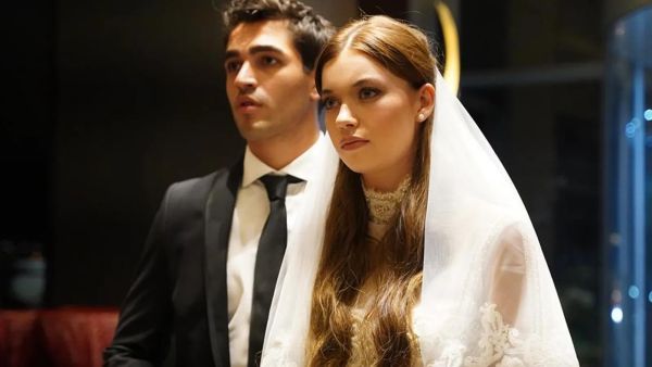 Afra Saraçoğlu Yalı Çapkını 2 stagione rinviata