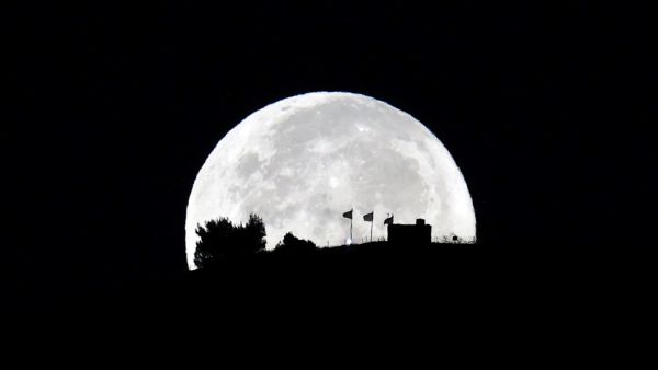 ظاهرة "القمر الأزرق" 