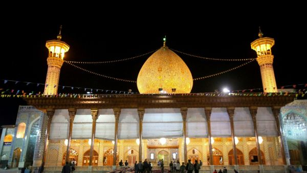 قتلى في هجوم على مرقد شاه جراغ في ايران