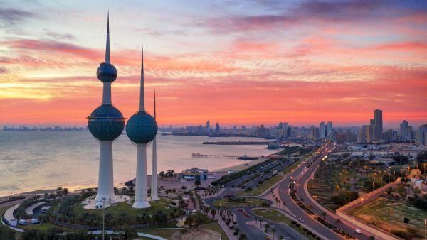 اعتقلت قوات الامن الزوج الذي فشل بالفرار من منزله اثناء مداهمة قوات الشرطة