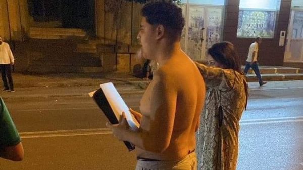 @Oussazeus (X) Evacuating Home with PlayStation 5 During Morocco's Earthquake