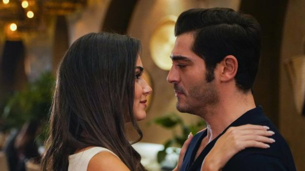 Bambaşka Biri fragmanını izle