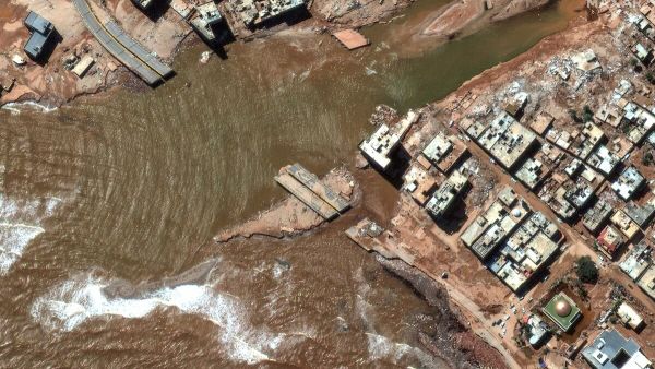 اعصار دانيال تسبب بكارثة مدمرة في مدينة درنة الليبية