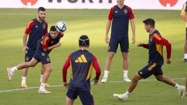 Spain's players take part in a training session on the eve of the EURO 2024 first round group A qualifying football match between Spain and Cyprus at the Nuevo Estadio de Los Carmenes in Granada on September 11, 2023. (Photo by JORGE GUERRERO / AFP)