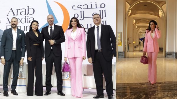 ياسمين صبري بإطلالة باربي في منتدى الإعلام العربي 