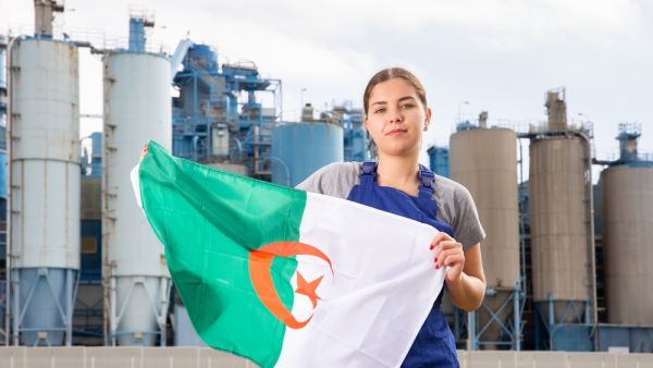 تبون:  الاحتلال الصهيوني الذي يضرب عرض الحائط القوانين الدولية”