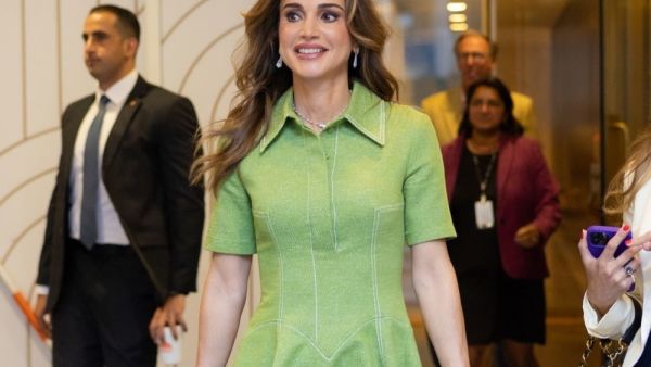تعرفي على مجوهرات الملكة رانيا التي انتقتها مؤخرا بتصاميم عصرية  