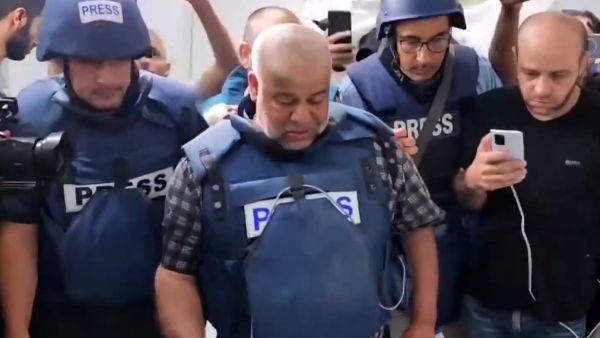 "ينتقمون منا في اولادنا".. استشهاد عائلة مراسل الجزيرة وائل الدحدوح بقصف اسرائيلي