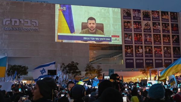 زيلينسكي  شدد على  “حق إسرائيل في الدفاع عن النفس”