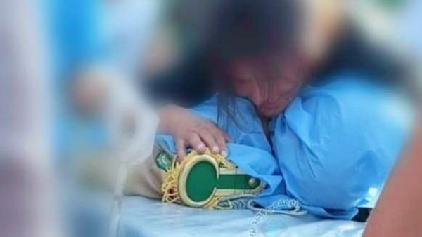 اهالي الضحايا يبكون ابناءهم- صورة عن تويتر