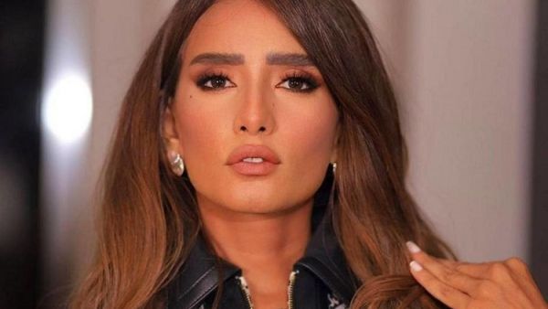 الفنانة زينة